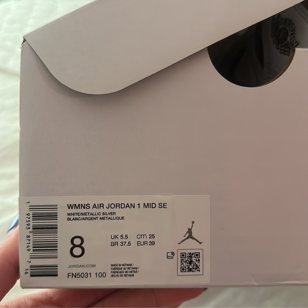 Air Jordan 1 Retro High OG. “White and Gold" - Picture 7 of 7